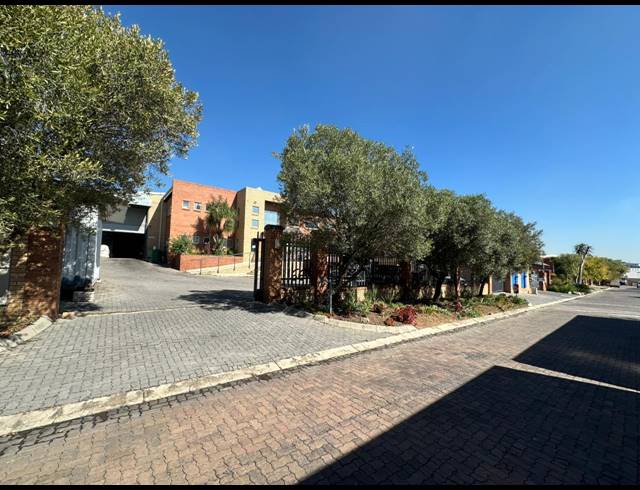 1,112M² WAREHOUSE TO LET IN NORTH RIDING